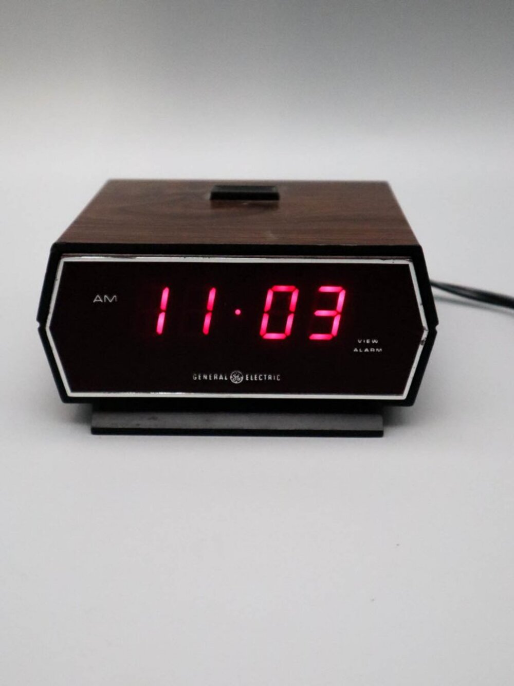 Vtg General Electric GE Faux Woodgrain Digital LED Alarm Clock #8143-5 MCM Retro